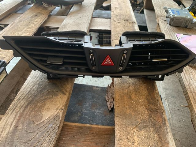 bontott HYUNDAI I30 Középső Szellőző