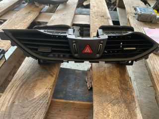 bontott HYUNDAI I30 Középső Szellőző