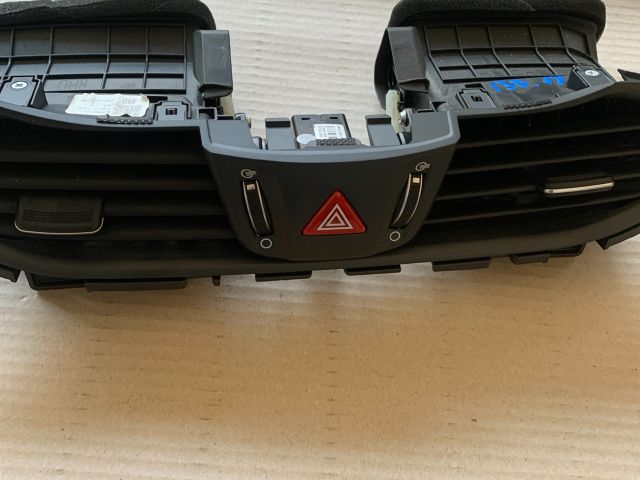 bontott HYUNDAI I30 Középső Szellőző