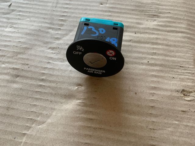 bontott HYUNDAI I30 Légzsák Kapcsoló