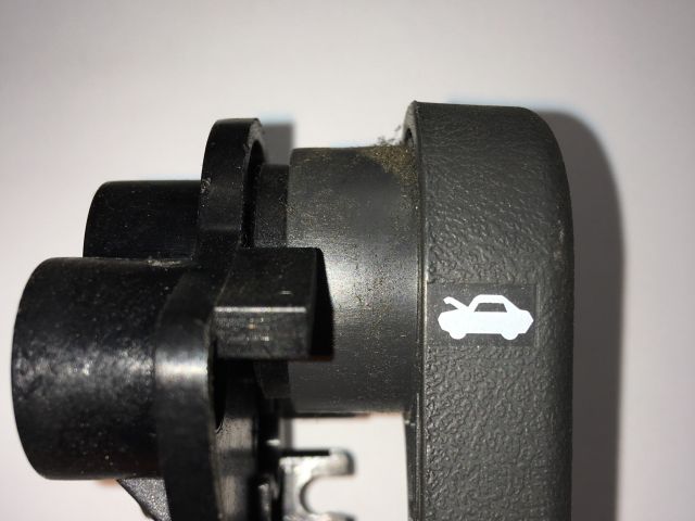 bontott HYUNDAI I30 Motorháztető Nyitó Kar / Gomb