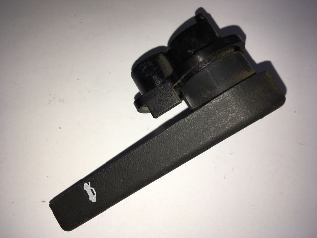 bontott HYUNDAI I30 Motorháztető Nyitó Kar / Gomb