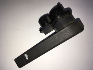 bontott HYUNDAI I30 Motorháztető Nyitó Kar / Gomb