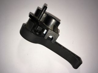 bontott HYUNDAI I30 Motorháztető Nyitó Kar / Gomb