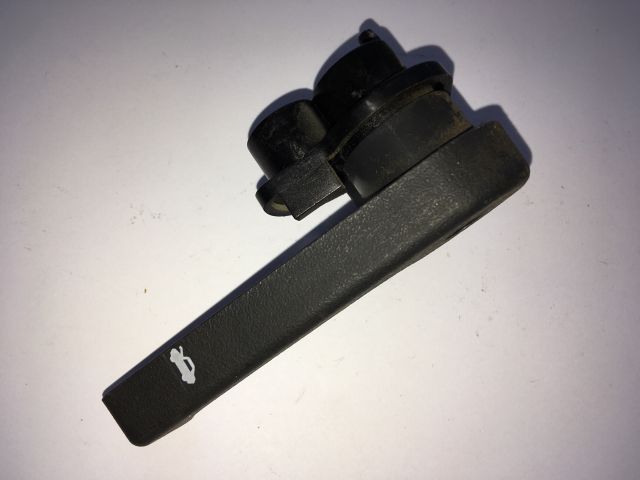 bontott HYUNDAI I30 Motorháztető Nyitó Kar / Gomb