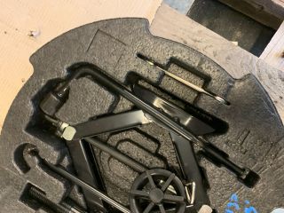 bontott HYUNDAI I30 Pótkerék Szerszámtartó