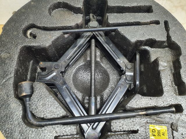 bontott HYUNDAI I30 Pótkerék Szerszámtartó