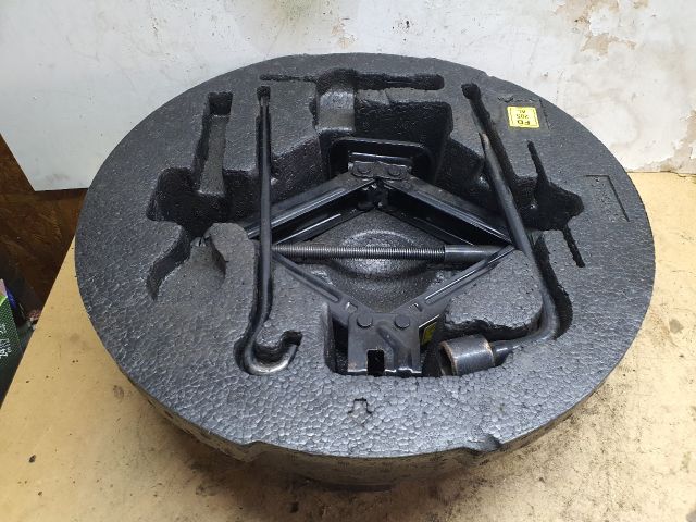 bontott HYUNDAI I30 Pótkerék Szerszámtartó