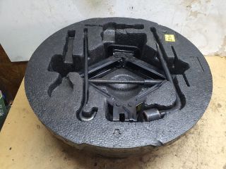 bontott HYUNDAI I30 Pótkerék Szerszámtartó