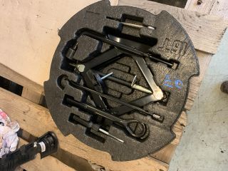 bontott HYUNDAI I30 Pótkerék Szerszámtartó