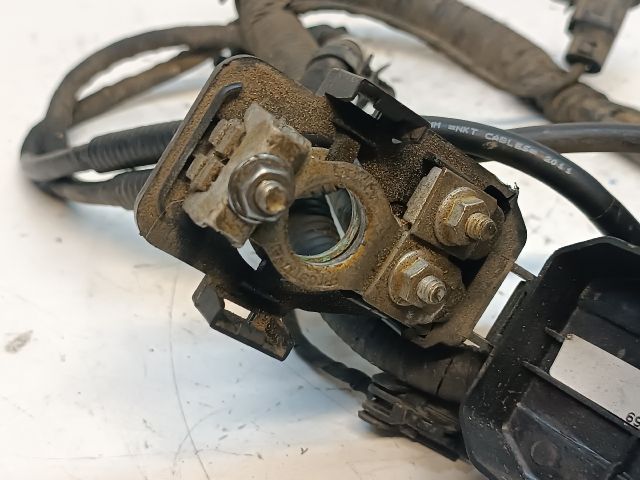 bontott HYUNDAI I30 Pozitív Kábel