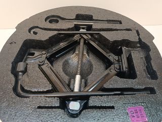 bontott HYUNDAI I30 Szerszámkészlet