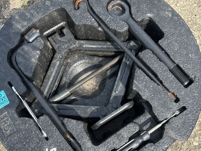 bontott HYUNDAI I30 Szerszámkészlet