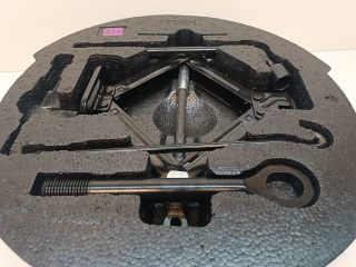 bontott HYUNDAI I30 Szerszámkészlet