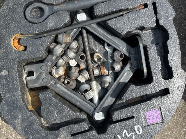 bontott HYUNDAI I30 Szerszámkészlet