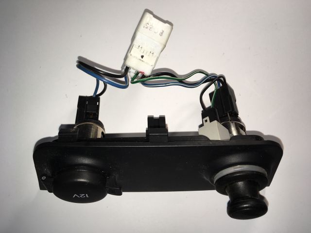 bontott HYUNDAI I30 Szivargyújtó Aljzat