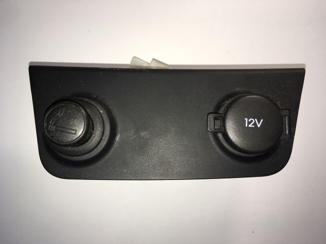 bontott HYUNDAI I30 Szivargyújtó Aljzat