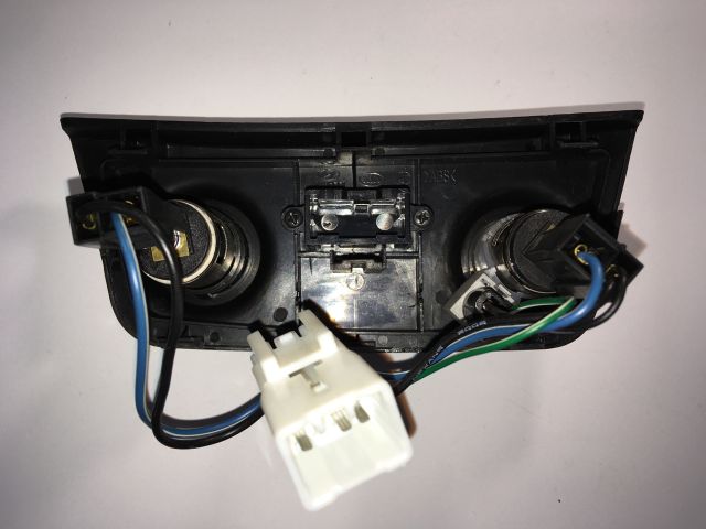 bontott HYUNDAI I30 Szivargyújtó Aljzat