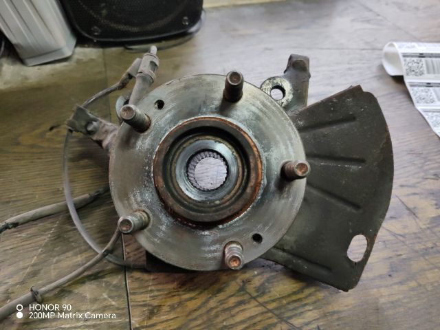 bontott HYUNDAI i40 Bal első Csonkállvány Kerékaggyal