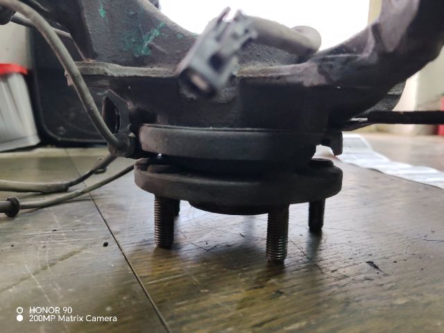 bontott HYUNDAI i40 Bal első Csonkállvány Kerékaggyal