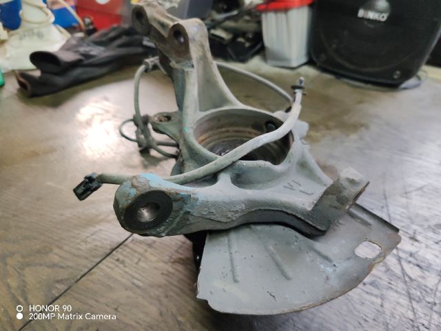 bontott HYUNDAI i40 Bal első Csonkállvány Kerékaggyal