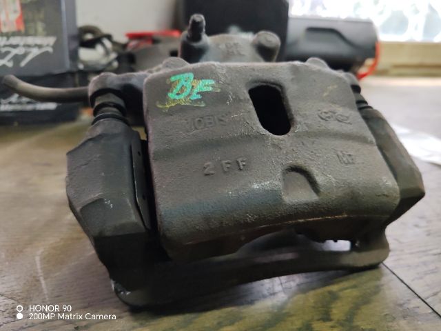 bontott HYUNDAI i40 Bal első Féknyereg Munkahengerrel