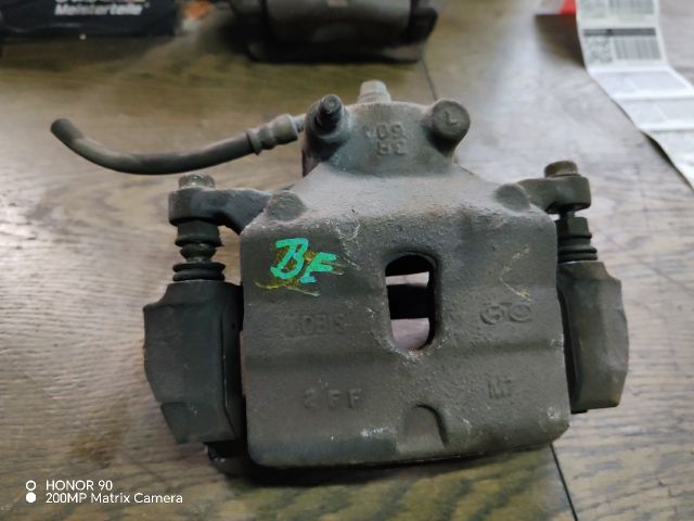 bontott HYUNDAI i40 Bal első Féknyereg Munkahengerrel