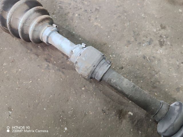 bontott HYUNDAI i40 Bal Féltengely