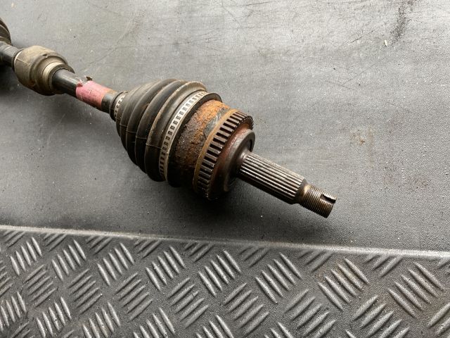 bontott HYUNDAI i40 Bal Féltengely