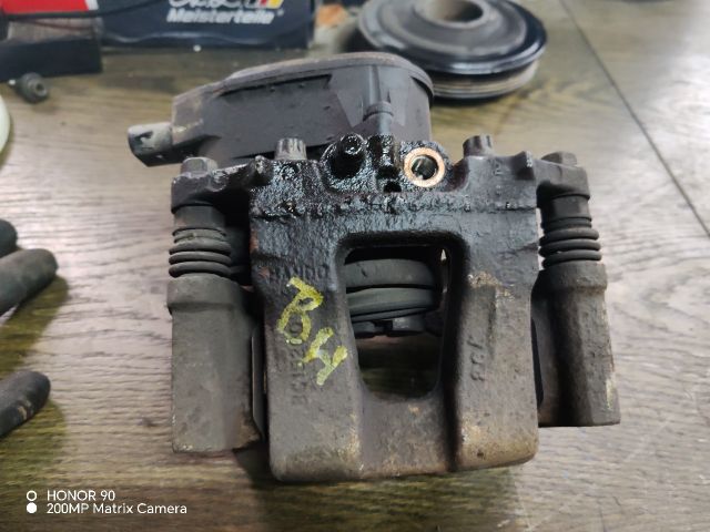 bontott HYUNDAI i40 Bal hátsó Féknyereg Munkahengerrel