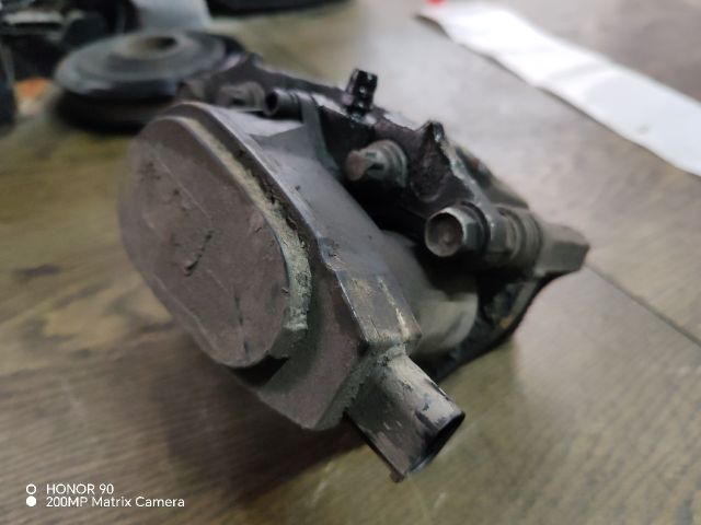 bontott HYUNDAI i40 Bal hátsó Féknyereg Munkahengerrel