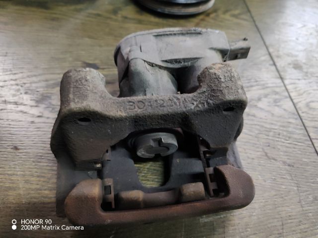 bontott HYUNDAI i40 Bal hátsó Féknyereg Munkahengerrel