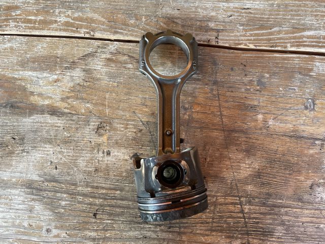 bontott HYUNDAI i40 Dugattyú és Hajtókar