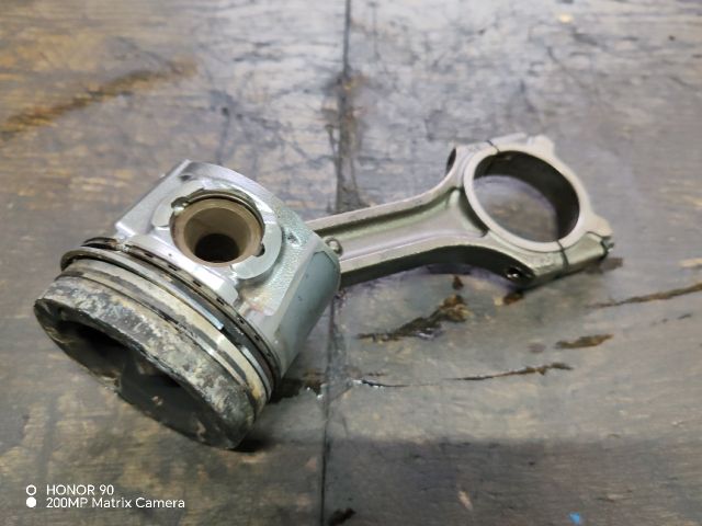 bontott HYUNDAI i40 Dugattyú és Hajtókar