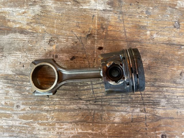 bontott HYUNDAI i40 Dugattyú és Hajtókar