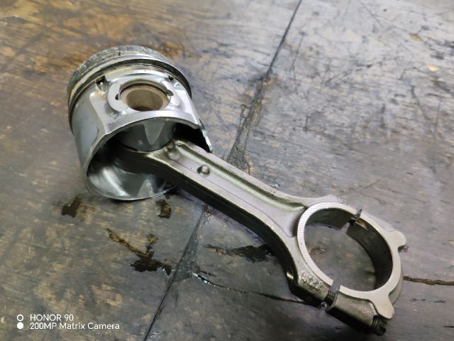 bontott HYUNDAI i40 Dugattyú és Hajtókar