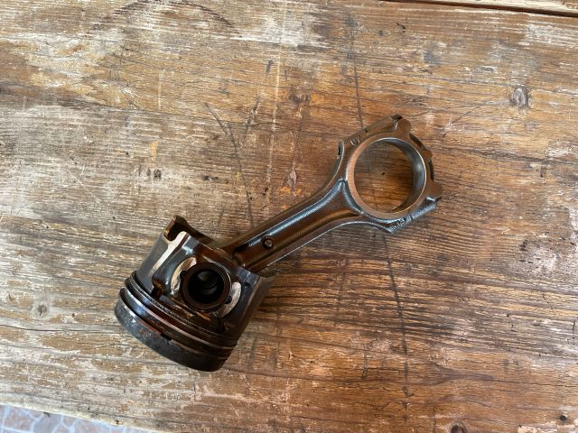 bontott HYUNDAI i40 Dugattyú és Hajtókar