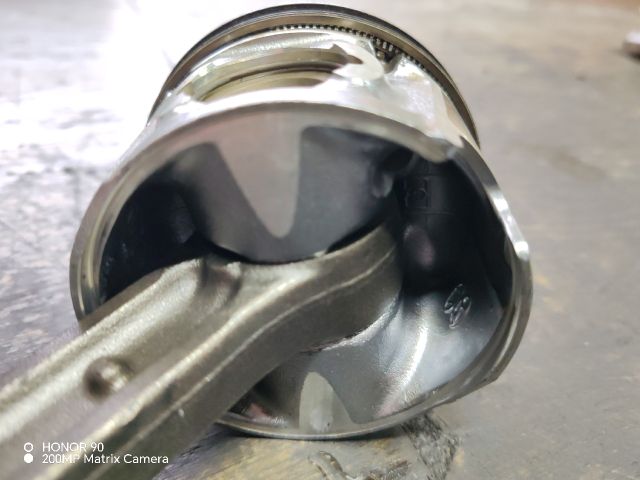 bontott HYUNDAI i40 Dugattyú és Hajtókar