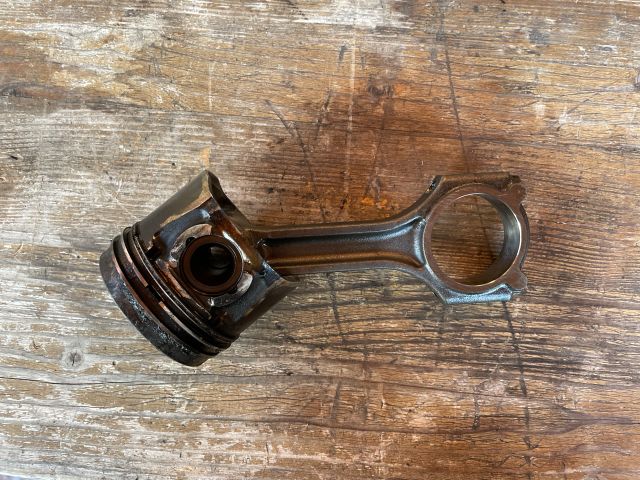 bontott HYUNDAI i40 Dugattyú és Hajtókar