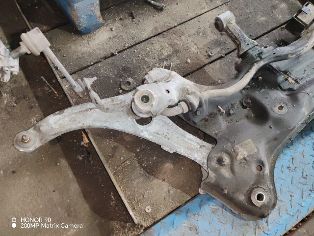 bontott HYUNDAI i40 Első Bölcső