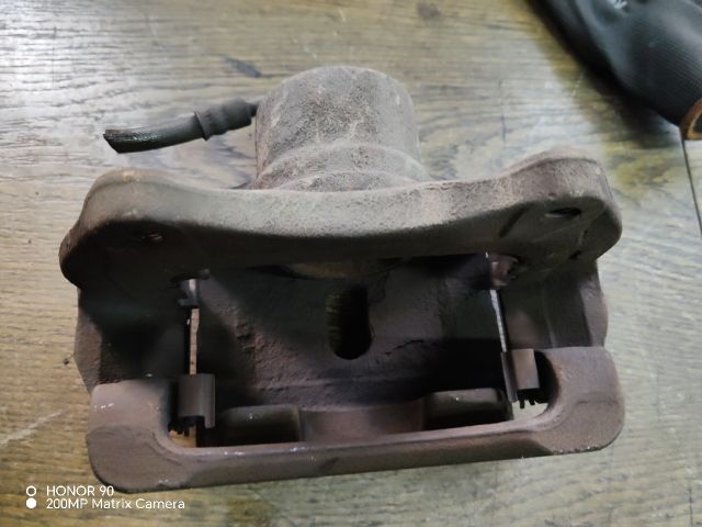 bontott HYUNDAI i40 Jobb első Féknyereg Munkahengerrel