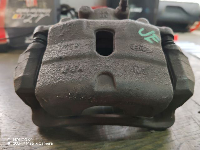 bontott HYUNDAI i40 Jobb első Féknyereg Munkahengerrel