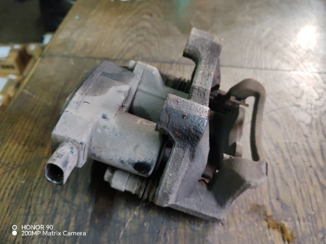 bontott HYUNDAI i40 Jobb hátsó Féknyereg Munkahengerrel