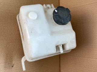 bontott HYUNDAI i40 Kiegyenlítő Tartály