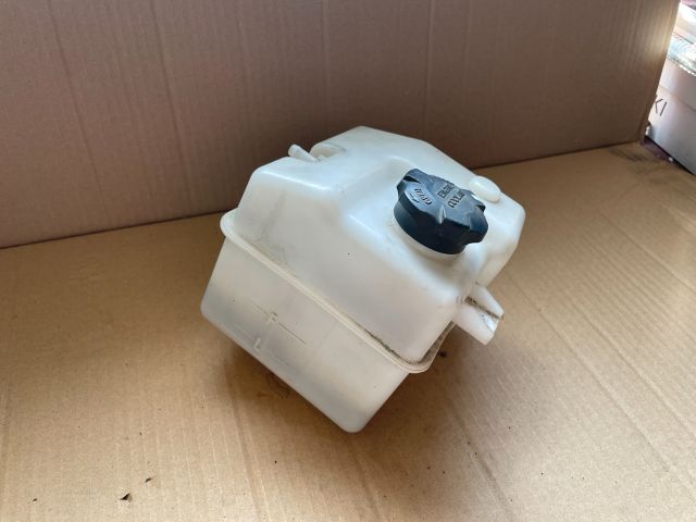 bontott HYUNDAI i40 Kiegyenlítő Tartály