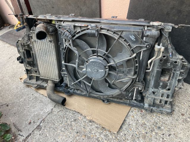 bontott HYUNDAI i40 Komplett Homlokfal (Részeivel)