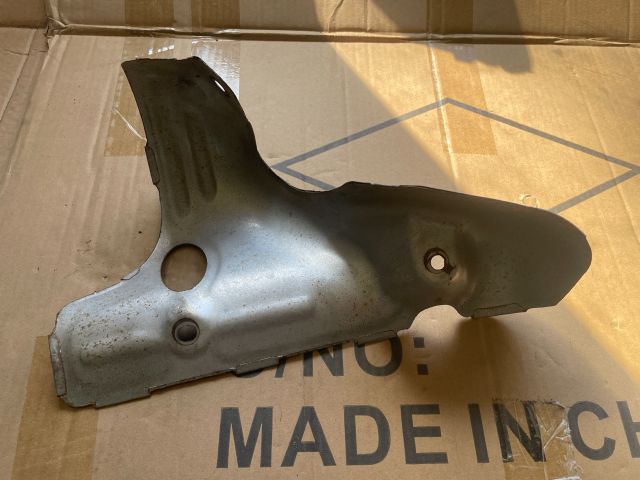 bontott HYUNDAI i40 Leömlő Hővédő Lemez