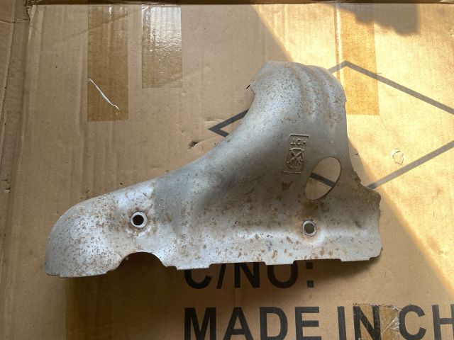 bontott HYUNDAI i40 Leömlő Hővédő Lemez