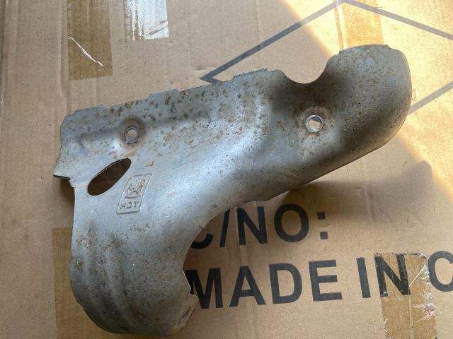 bontott HYUNDAI i40 Leömlő Hővédő Lemez