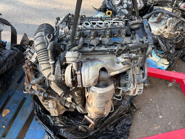 bontott HYUNDAI i40 Motor (Fűzött blokk hengerfejjel)